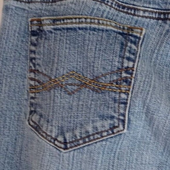 St. John's Bay Women's Light Wash Mid Rise Jeans Size 30x30 Made in Hong Kong - Picture 5 of 9